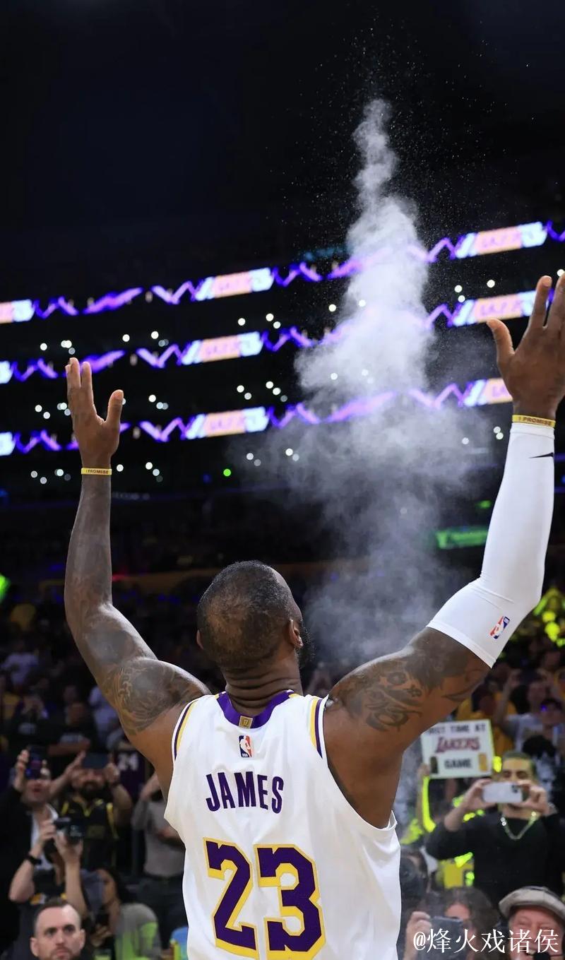 NBA新赛季前瞻:冠军归属悬念重重 詹杜库时代或将落幕 NBA新赛季前瞻:冠军归属悬念重重 詹杜库时代或将落幕